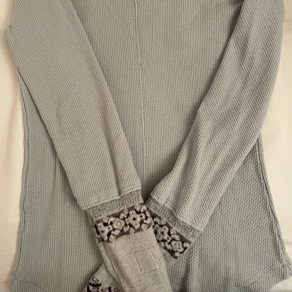 Free People Green long sleeve free people shirt with sleeve design - Picture 2 of 2